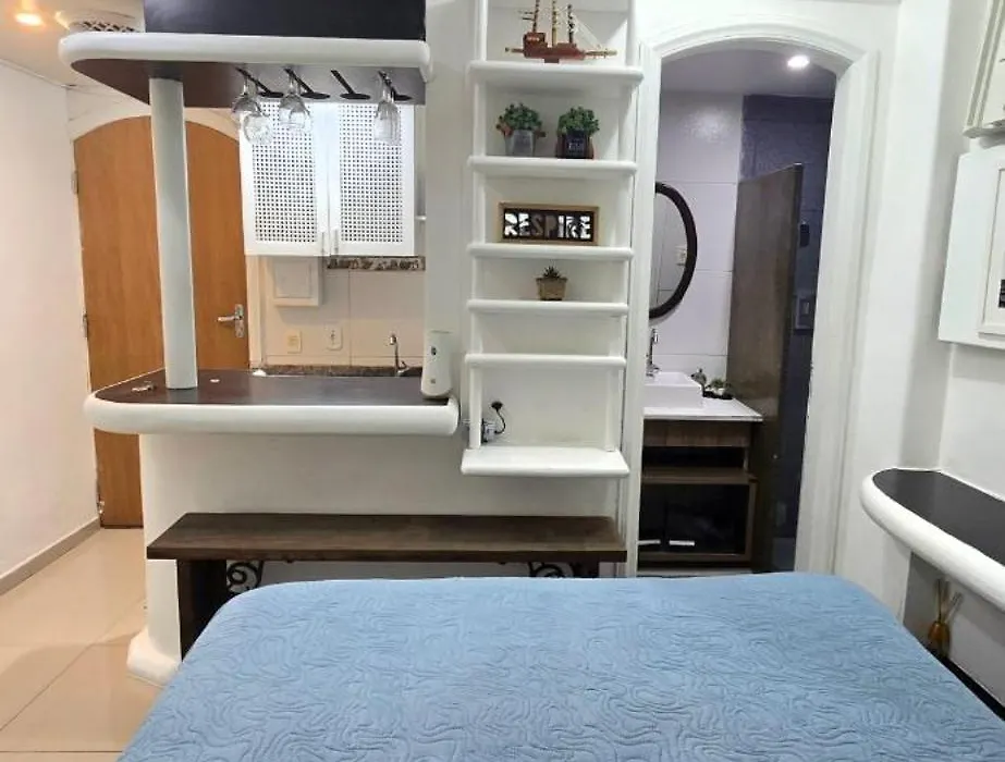Lindo studio na quadra da praia Copacabana-1